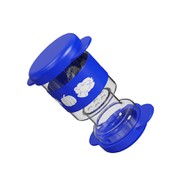 Súrum gúrkum íláti gleri